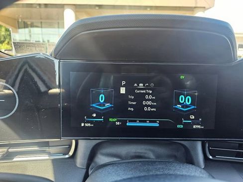Used 2025 Hyundai Elantra SEL FWD image 20