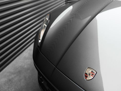 Certified 2025 Porsche Cayenne AWD/4WD image 38