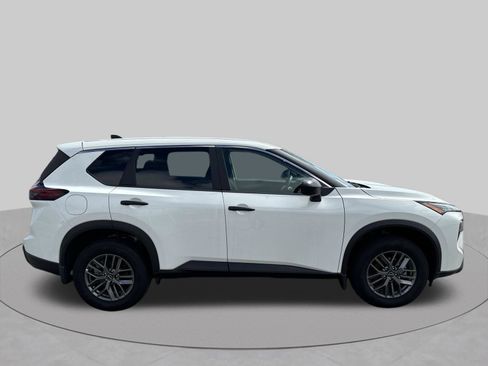 Used 2025 Nissan Rogue S AWD/4WD image 34