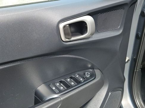 Used 2025 Hyundai Venue SEL FWD image 15