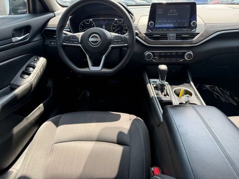 Used 2024 Nissan Altima 2.5 SV FWD image 14