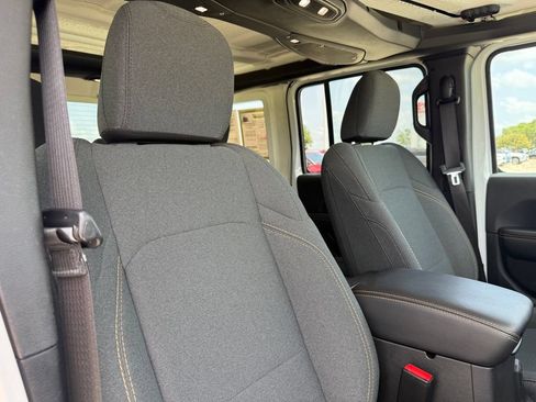 Used 2024 Jeep Wrangler Unlimited Sahara AWD/4WD image 30