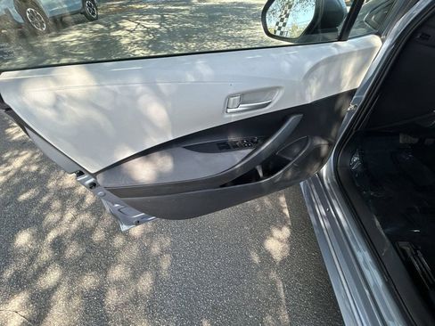 Used 2021 Toyota Corolla LE image 12