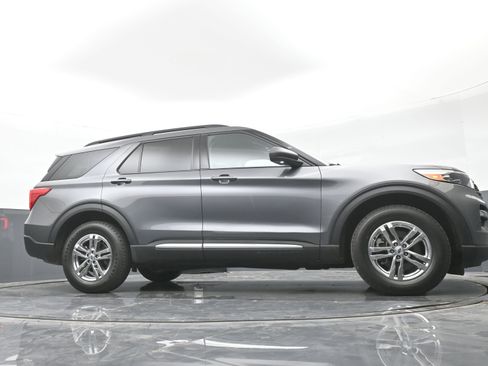 Used 2023 Ford Explorer XLT w/ Equipment Group 202A AWD/4WD image 42