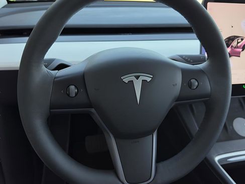 Used 2021 Tesla Model Y Long Range image 15