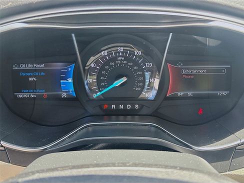 Used 2018 Ford Fusion SE w/ Fusion SE Technology Package FWD image 19