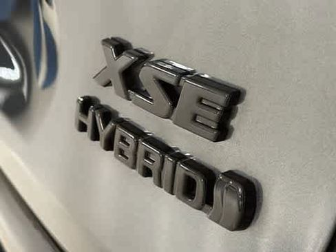 Used 2023 Toyota RAV4 XSE AWD/4WD image 9