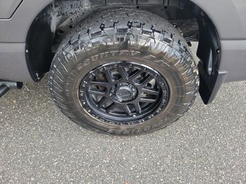 Used 2021 Nissan Titan SV w/ Accessory Utility Package RWD image 6