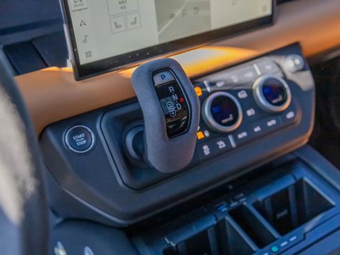 Used 2024 Land Rover Defender 110 V8 image 49