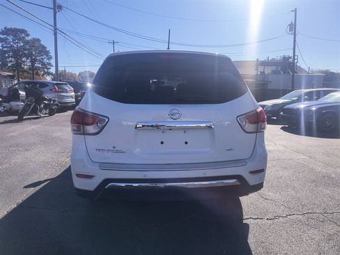 Used 2014 Nissan Pathfinder SL w/ SL Tech Package image 4