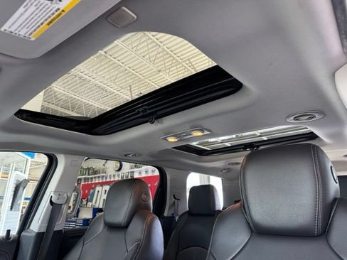 Used 2016 GMC Acadia SLT w/ Open Road Package FWD image 16