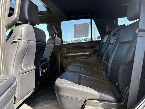 Used 2019 Ford Expedition XLT w/ Equipment Group 202A AWD/4WD image 35