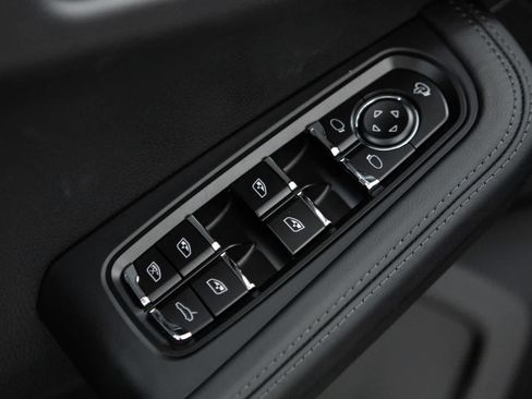 New 2026 Porsche Macan AWD/4WD image 24
