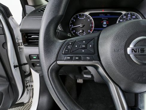 Used 2023 Nissan Sentra SV FWD image 9
