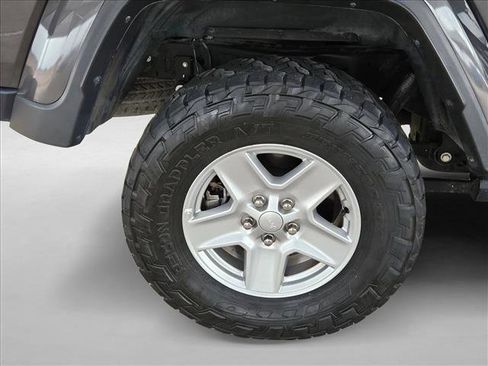 Used 2021 Jeep Gladiator Sport image 22