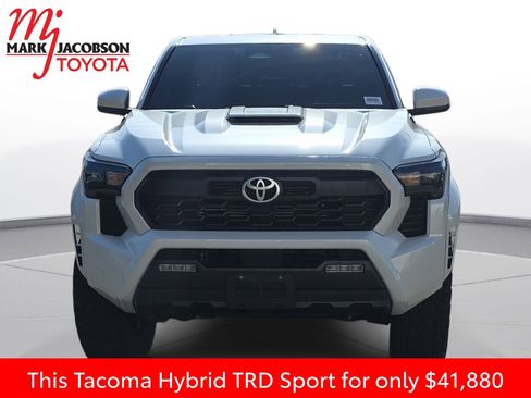Used 2024 Toyota Tacoma TRD Sport w/ TRD Sport Upgrade Package image 3