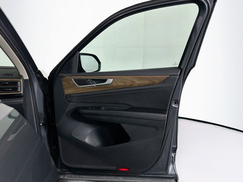 Used 2025 Volkswagen Atlas SE FWD image 35