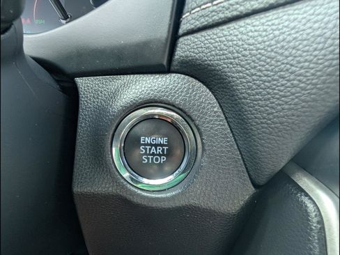 Used 2025 Toyota RAV4 XLE AWD/4WD image 11