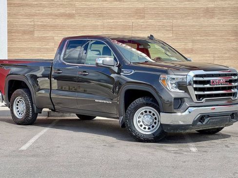 Used 2021 GMC Sierra 1500 SLE w/ Remote Start Package AWD/4WD image 2