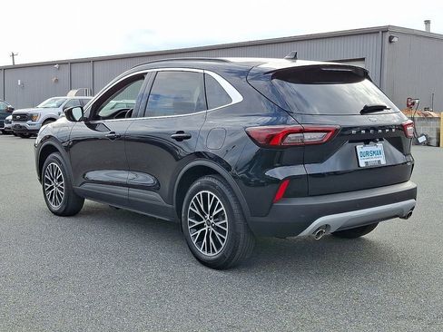 Used 2025 Ford Escape SE image 4