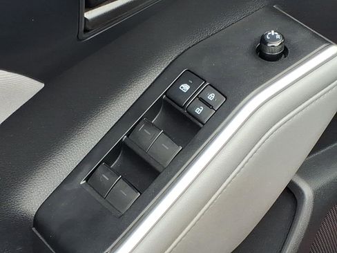 Used 2021 Toyota Highlander LE FWD image 14