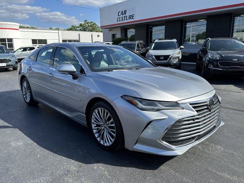 Used 2019 Toyota Avalon Limited w/ Advanced Safety Package FWD image 1