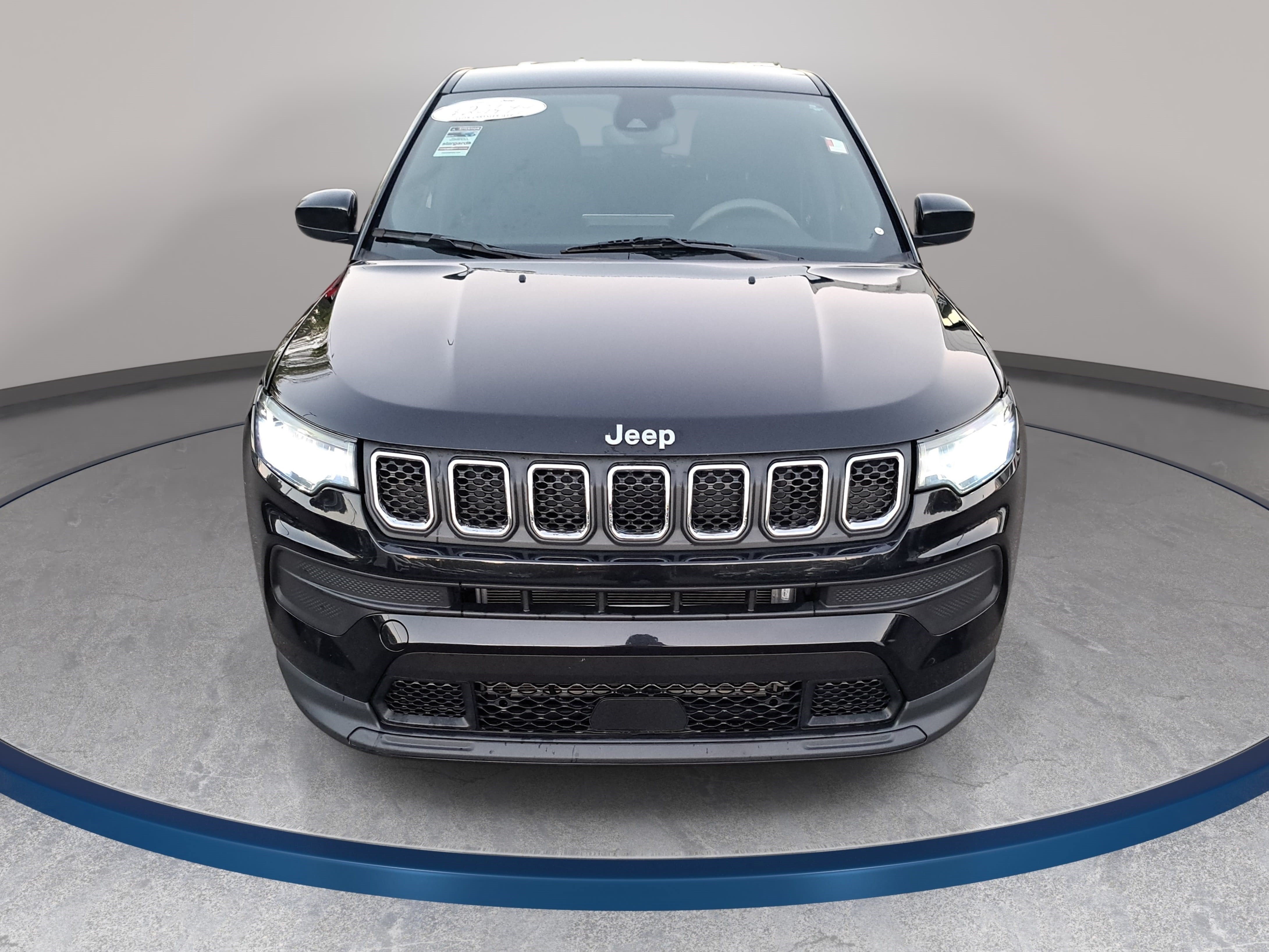 Used 2023 Jeep Compass Sport AWD/4WD image 2