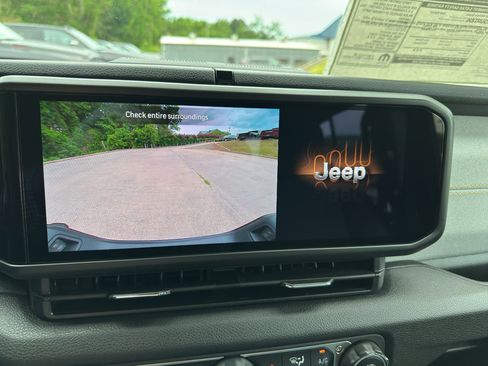 New 2025 Jeep Gladiator Sport image 15