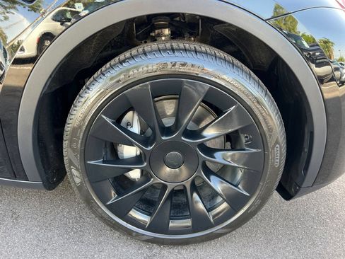 Used 2023 Tesla Model Y 2WD image 14