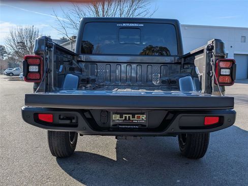 New 2026 Jeep Gladiator Sport image 13