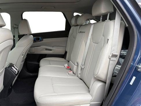 New 2025 Kia Sorento S w/ Panoramic Sunroof Package image 14