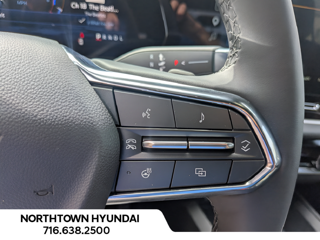 Used 2025 Chevrolet Equinox LT w/ Safety and Technology Package AWD/4WD image 25