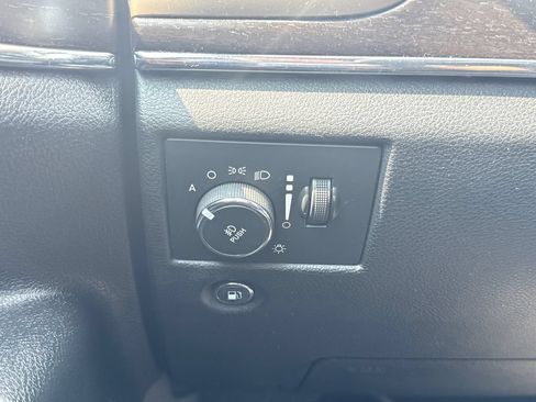 Used 2014 Jeep Grand Cherokee Limited w/ Luxury Group II AWD/4WD image 18