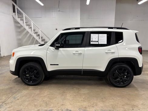 Used 2023 Jeep Renegade Altitude AWD/4WD image 4