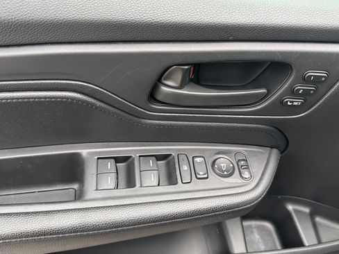 Used 2024 Honda Odyssey Sport image 17