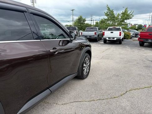 Used 2022 Nissan Pathfinder SL AWD/4WD image 9