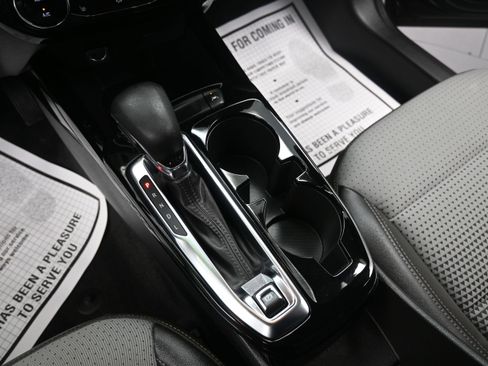 Used 2024 Chevrolet Trax LT w/ LT Convenience Package FWD image 27