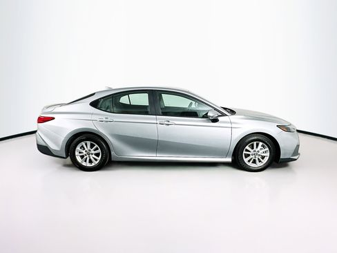 Used 2025 Toyota Camry LE image 10