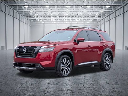 Used 2023 Nissan Pathfinder Platinum w/ Black Appearance Package AWD/4WD image 9