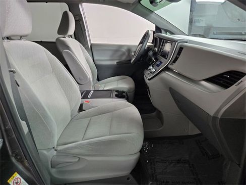 Used 2019 Toyota Sienna LE image 20