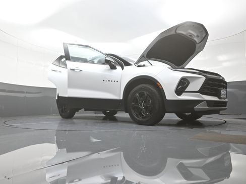 Used 2024 Chevrolet Blazer LT w/ Convenience Package AWD/4WD image 9