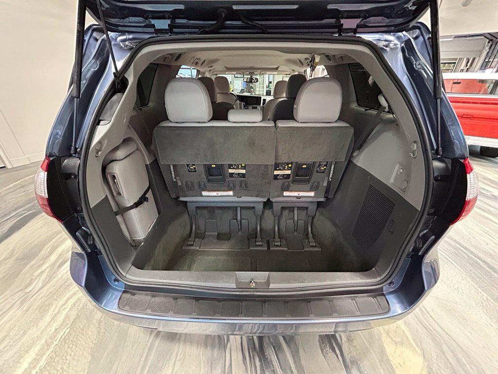 Used 2015 Toyota Sienna XLE FWD image 49