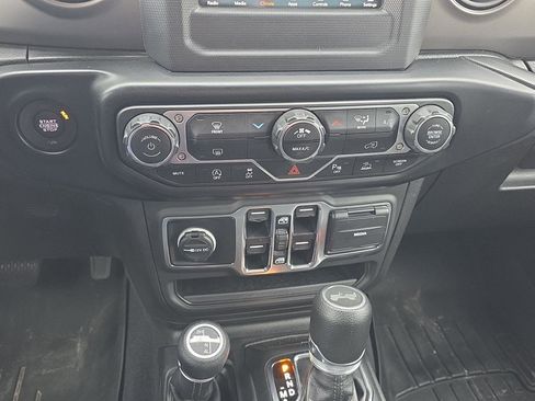 Used 2022 Jeep Wrangler Unlimited Sport AWD/4WD image 19