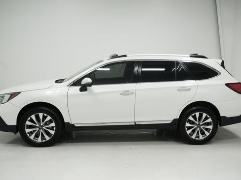 Used 2018 Subaru Outback 3.6R Touring w/ Popular Package #3 AWD/4WD image 7