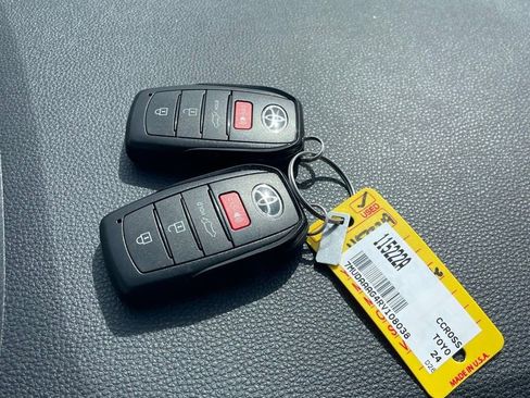 Used 2024 Toyota Corolla Cross XLE w/ Convenience Package image 13
