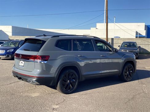 New 2026 Volkswagen Atlas SE image 5