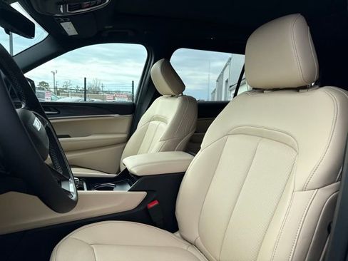 New 2026 Jeep Grand Cherokee L Limited w/ Luxury Tech Group II AWD/4WD image 8