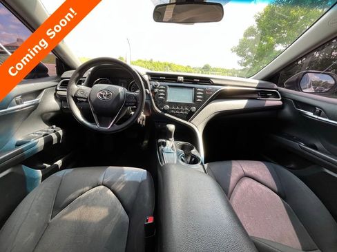 Used 2018 Toyota Camry LE FWD image 4