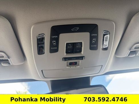 Used 2024 Toyota Sienna XLE FWD image 19