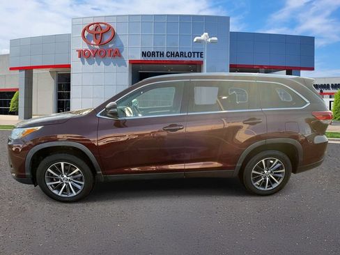 Used 2019 Toyota Highlander XLE image 6